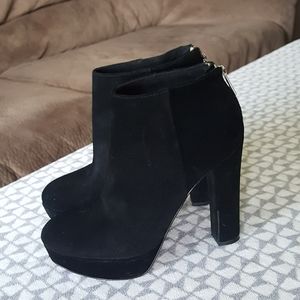 Michael kors ankle boots size 6